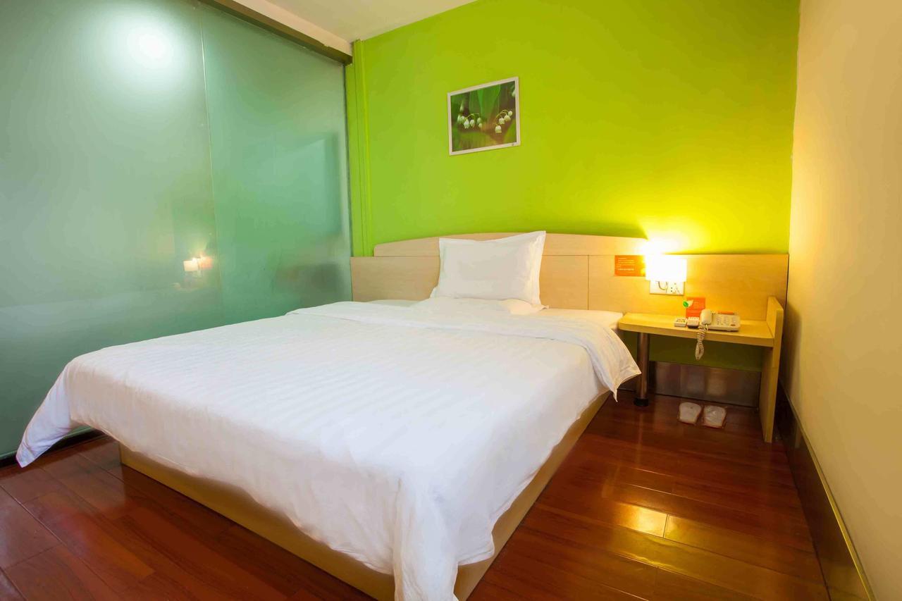 7Days Inn Zhongshan Li He Square Room photo
