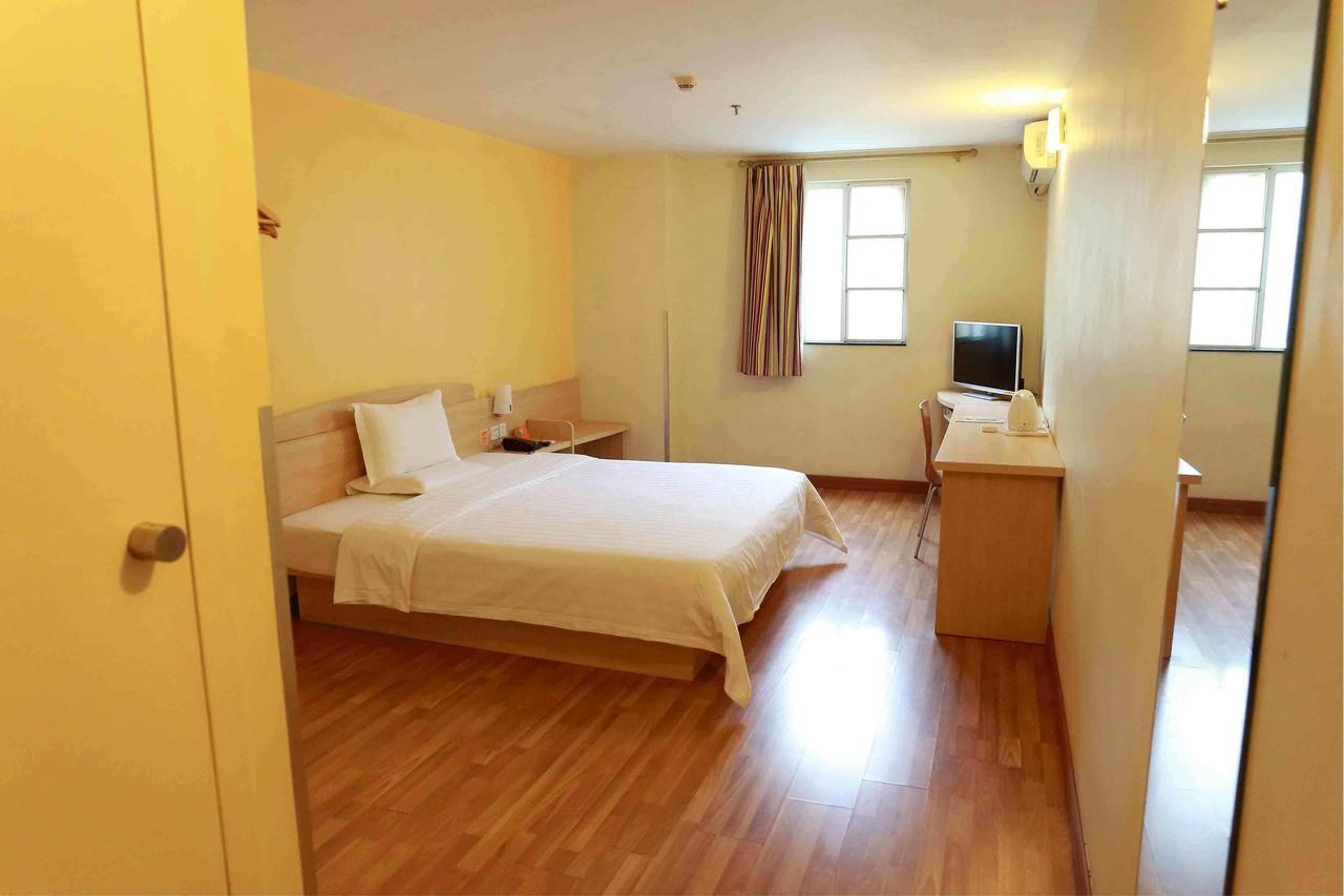 7Days Inn Zhongshan Li He Square Room photo