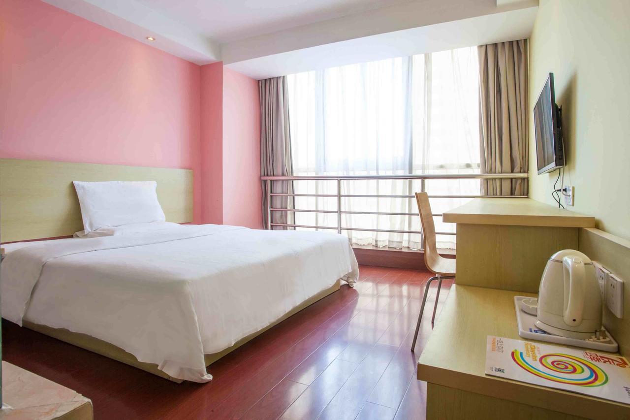 7Days Inn Zhongshan Li He Square Room photo