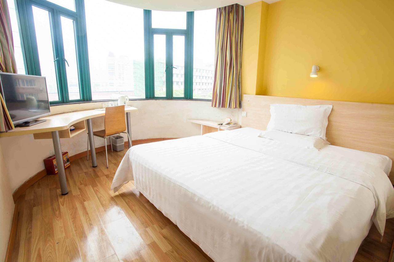 7Days Inn Zhongshan Li He Square Room photo